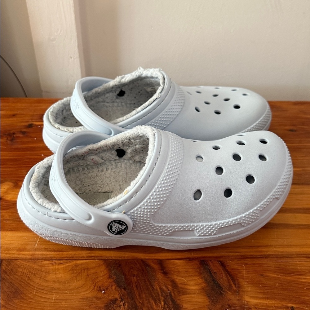 CROCS Light Blue Lined Clogs - Picture 2 of 7
